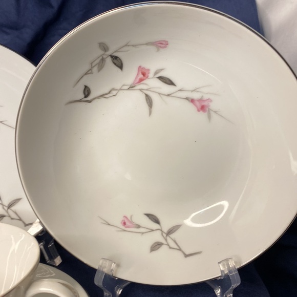 Vintage Cherry Blossom Fine 1067 ~ 4 Pieces ~ Cup/Saucer, Salad Plate & Bowl - Picture 7 of 13